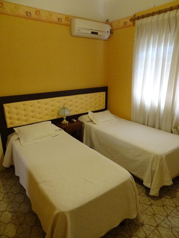 Mon Petit Hotel Villa Carlos Paz Szoba fotó