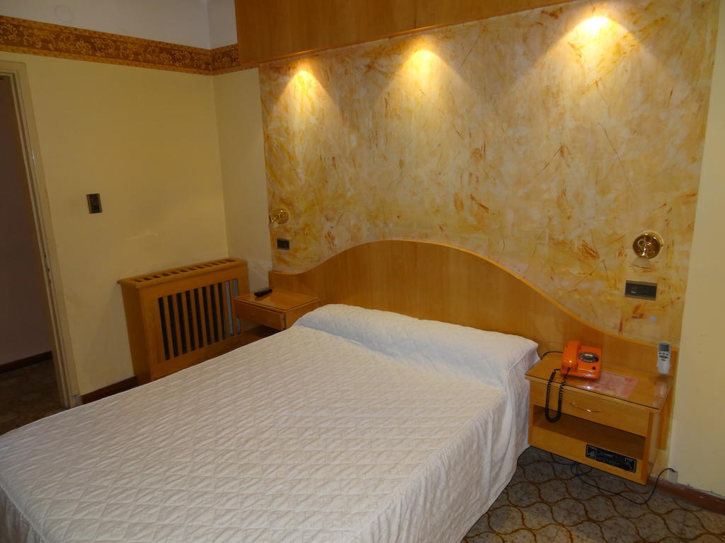 Mon Petit Hotel Villa Carlos Paz Kültér fotó